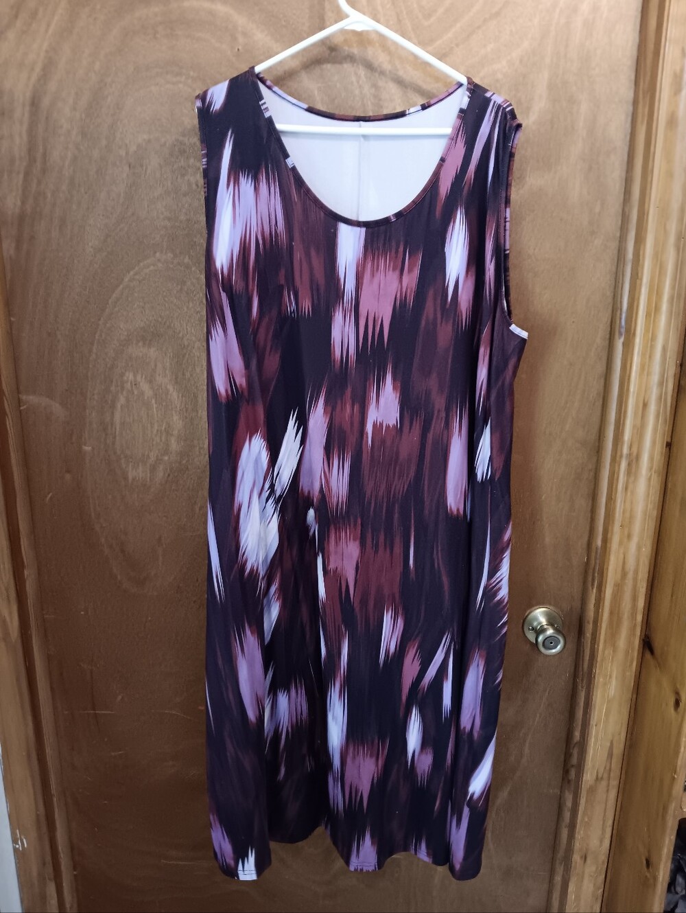 Sleeveless Abstract Print Shift Dress in Plum and Pink